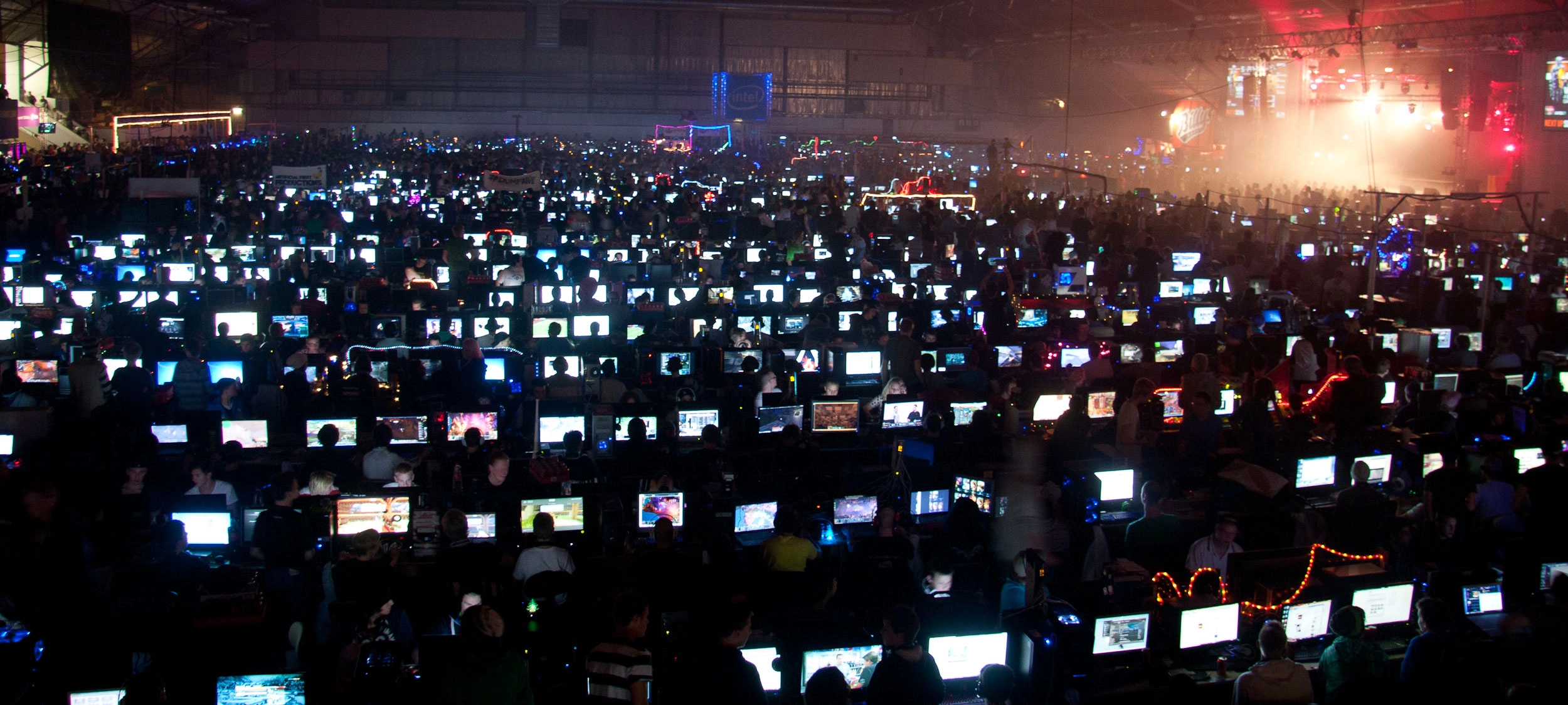 All day gaming at Dreamhack Winter thumbnail