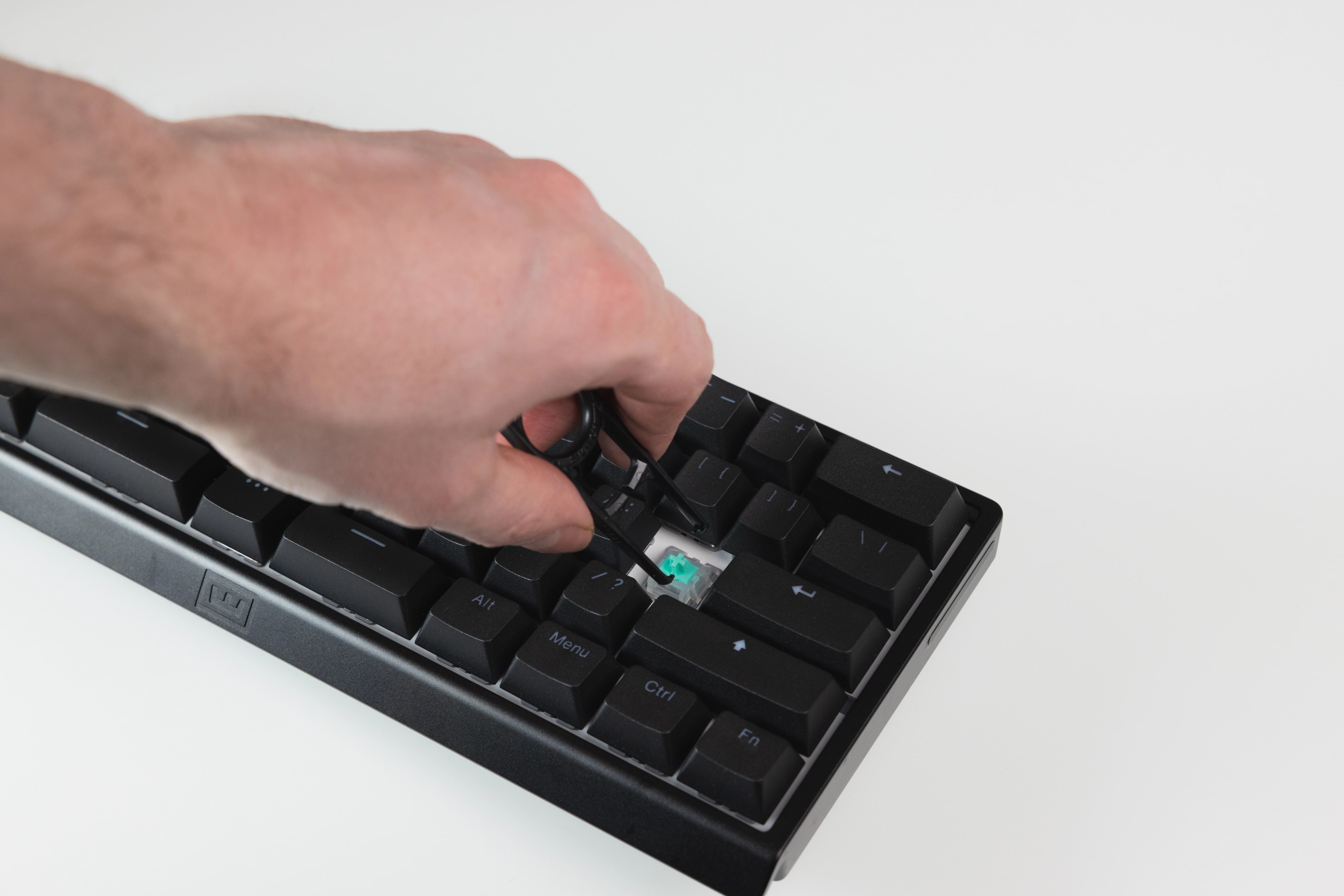 Wooting 60HE v2 showing the alignment of the switch puller over a switch