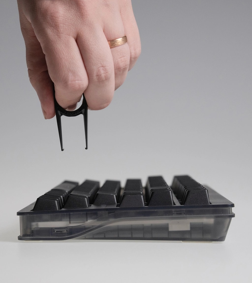 Wooting 80HE showing the alignment of the keycap puller over a keycap