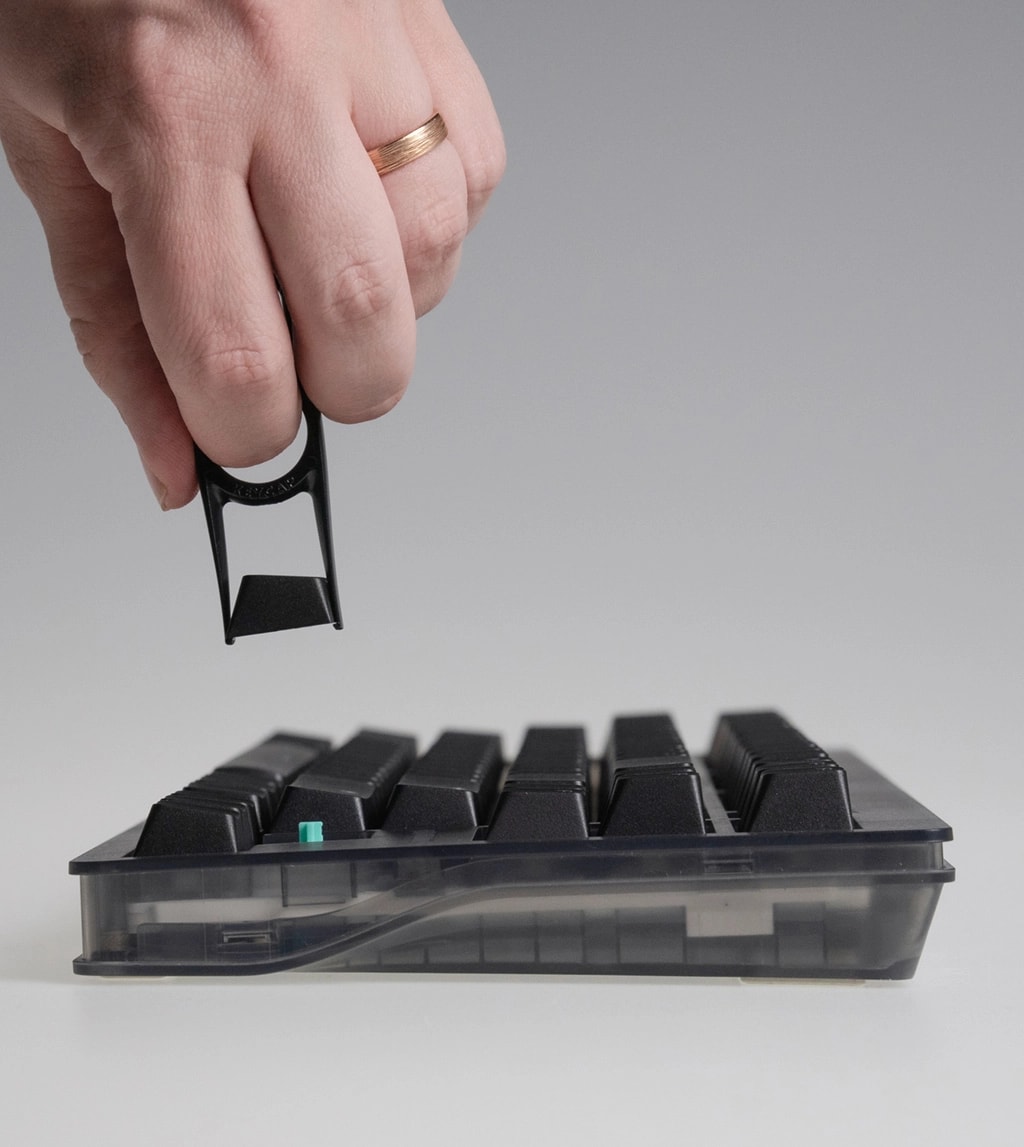 Wooting 80HE showing the keycap popping off of the switch