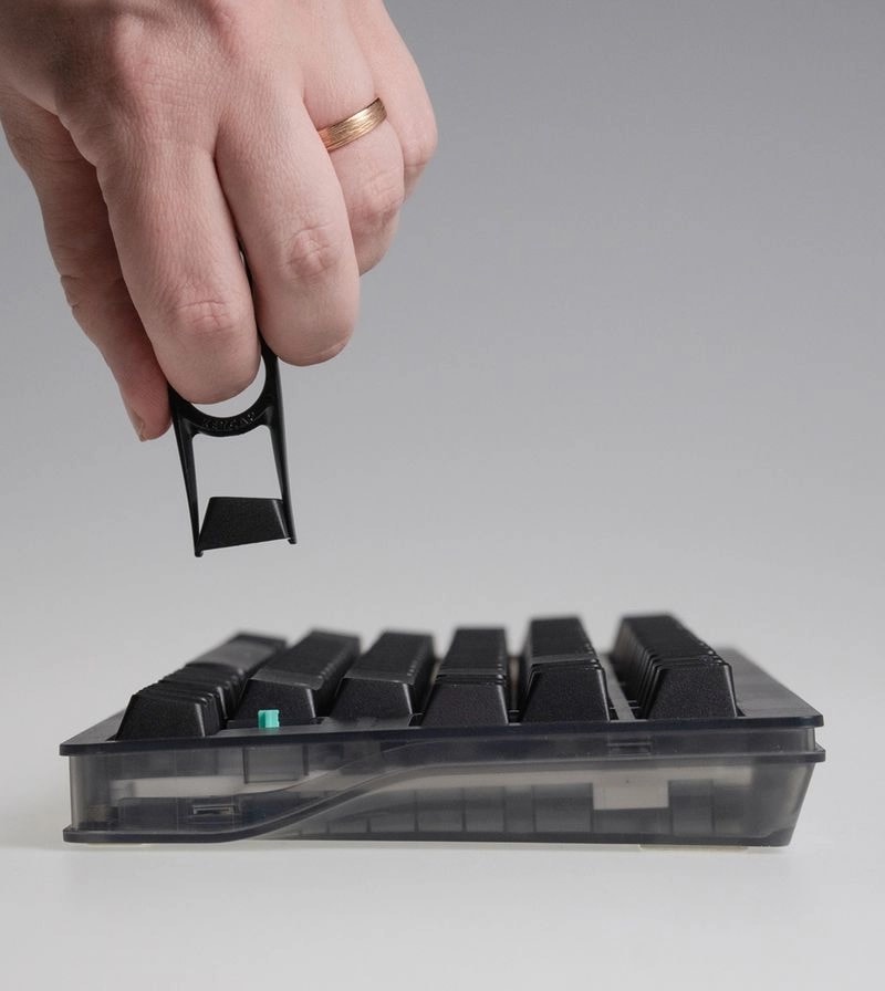 Wooting 80HE TenZ Takeover Edition showing the pulling of a keycap with the keycap puller